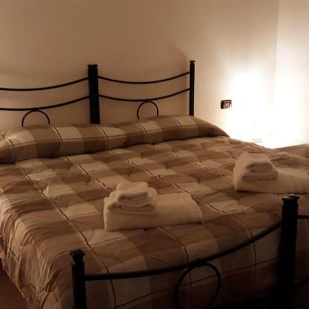 לינה וארוחת בוקר Ronco allʼAdige Le Tre Stelle מראה חיצוני תמונה